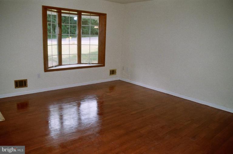 4901 Split Rock Road Alexandria, VA 22310 - Photo 2 of 19 LOOK AT THE TREED VIEW FROM THE LIVING ROOM!