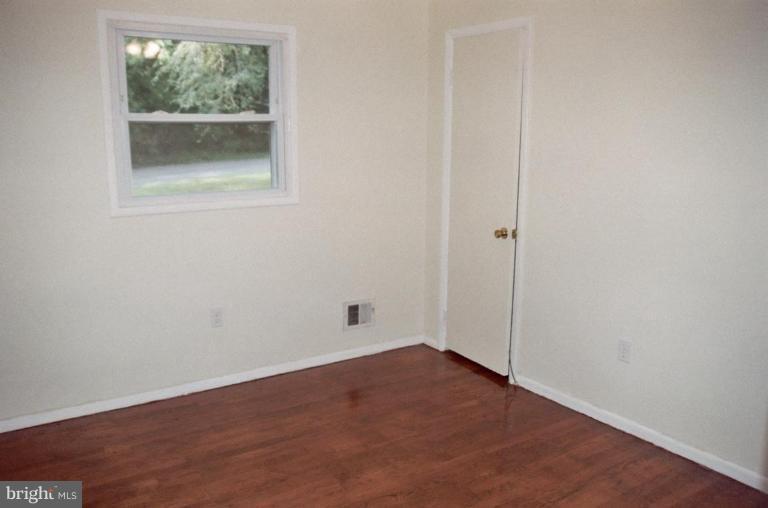 4901 Split Rock Road Alexandria, VA 22310 - Photo 13 of 19 Fresh paint & gleaming hardwood floors.