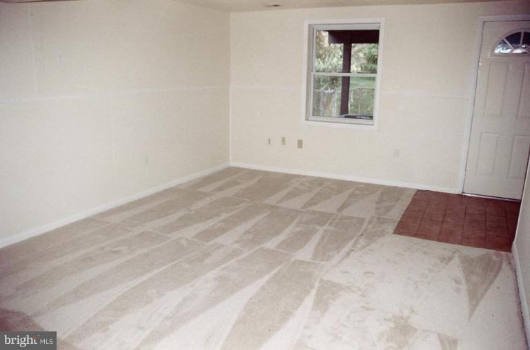 4901 Split Rock Road Alexandria, VA 22310 - Photo 15 of 19 Walk-out lower level rzec room.