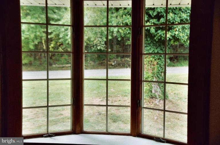 4901 Split Rock Road Alexandria, VA 22310 - Photo 4 of 19 View from living room bay window!