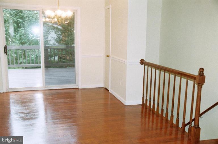 4901 Split Rock Road Alexandria, VA 22310 - Photo 5 of 19 Fresh paint, chair rail & gleaming hardwood floors