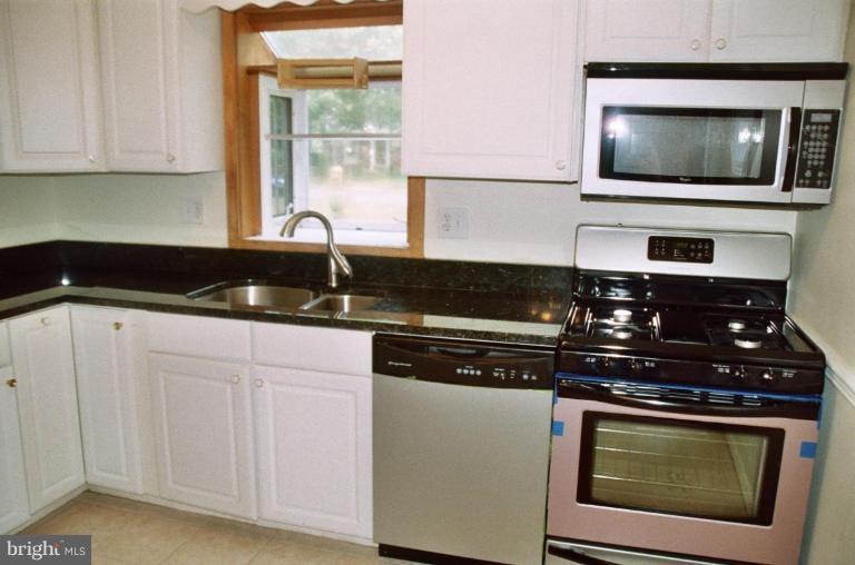 4901 Split Rock Road Alexandria, VA 22310 - Photo 7 of 19 New kitchen.