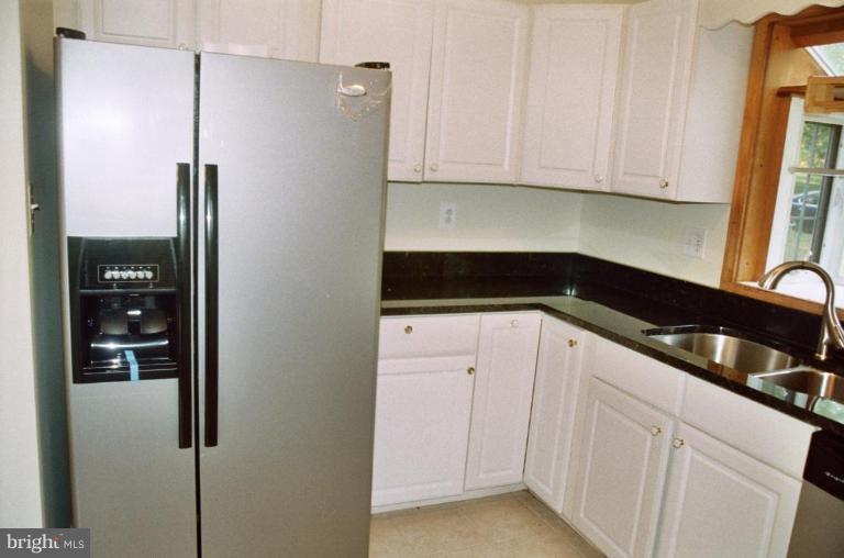 4901 Split Rock Road Alexandria, VA 22310 - Photo 9 of 19 Kitchen #3