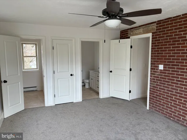 a view of empty room with ceiling fan