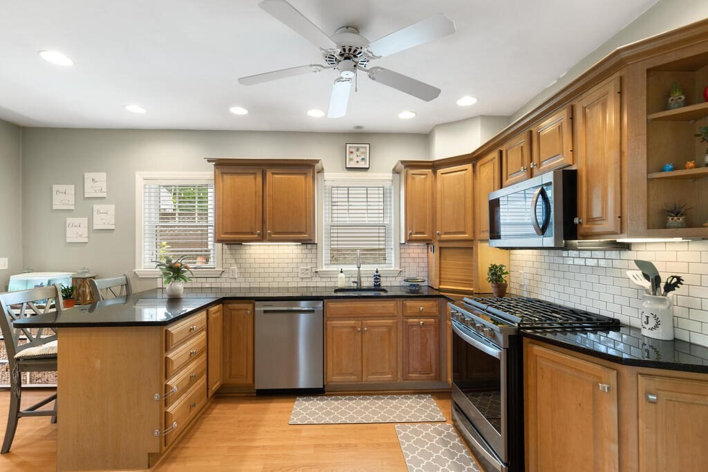 6 Rowell Avenue Beverly, MA 01915 - Photo 13 of 28