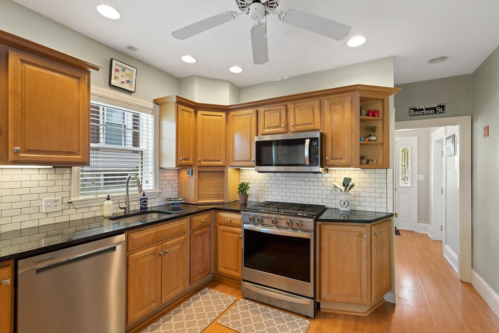 6 Rowell Avenue Beverly, MA 01915 - Photo 15 of 28