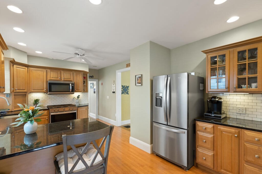 6 Rowell Avenue Beverly, MA 01915 - Photo 18 of 28