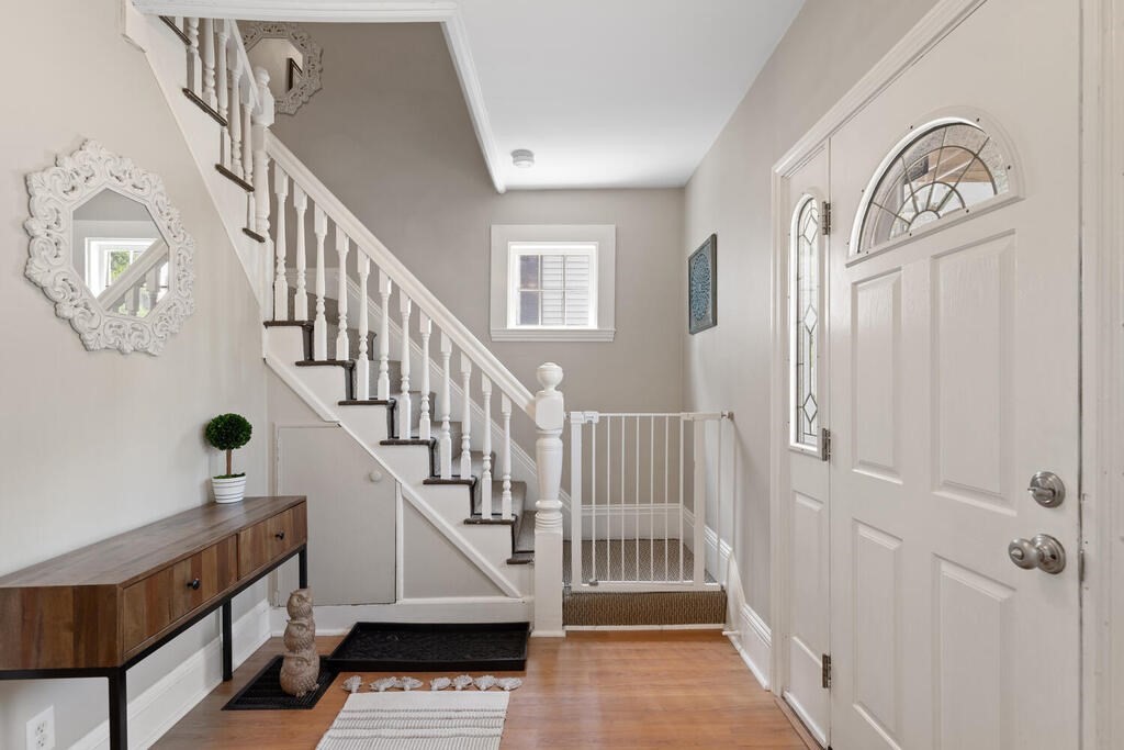 6 Rowell Avenue Beverly, MA 01915 - Photo 3 of 28