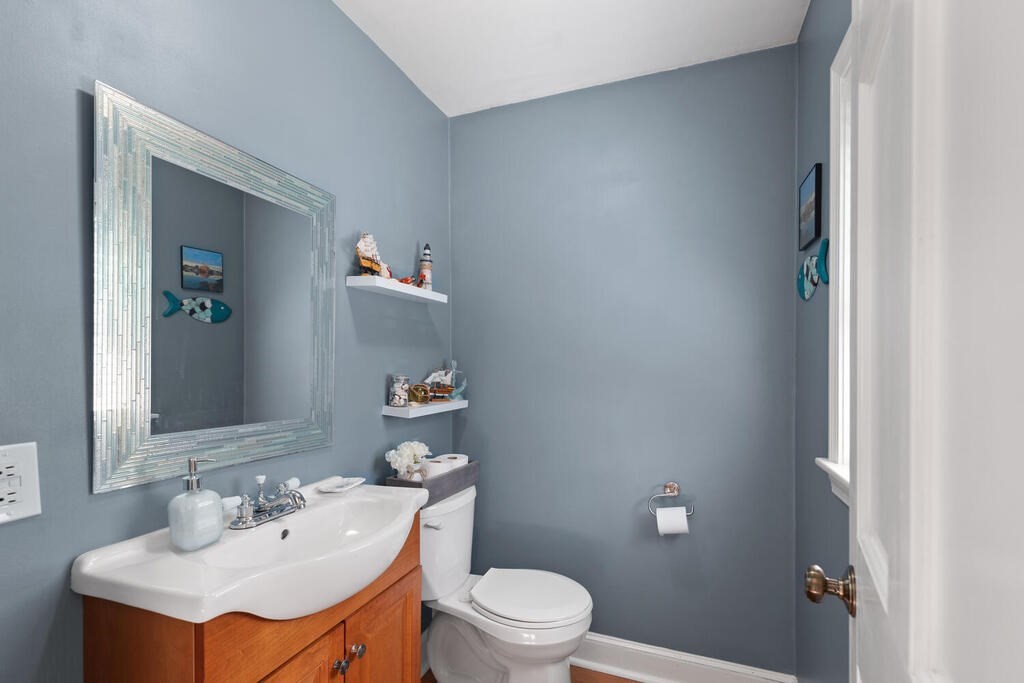 6 Rowell Avenue Beverly, MA 01915 - Photo 8 of 28