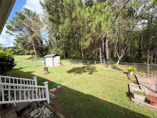 a view of a house with backyard