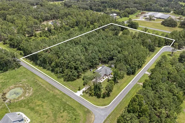 a view of a tennis court