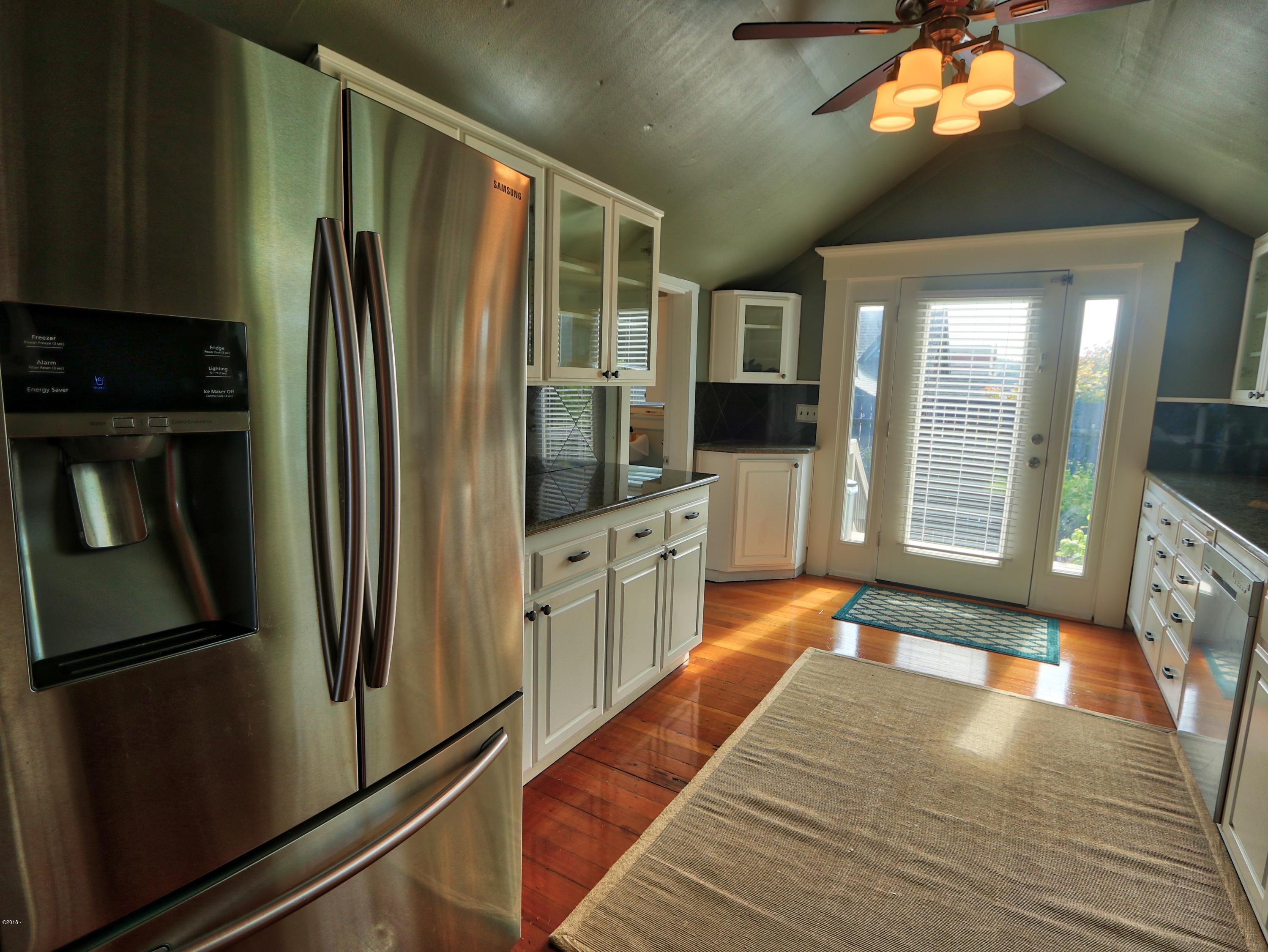 47 Southwest Hurbert Street Newport, OR 97365 - Photo 14 of 34 Kitchen
