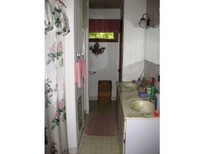 120 George Berry Road Unicoi, TN 37692 - Photo 21 of 24 Upstairs Full Bath