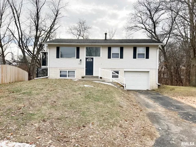 $184,900 | 2230 Winnebago Court, Peoria, IL 61614