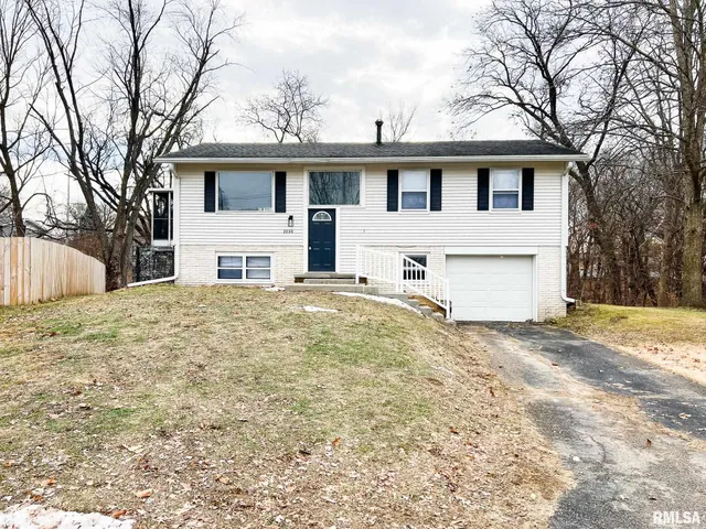 $184,900 | 2230 Winnebago Court, Peoria, IL 61614