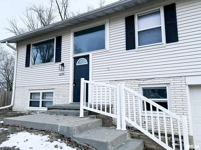 $184,900 | 2230 Winnebago Court, Peoria, IL 61614