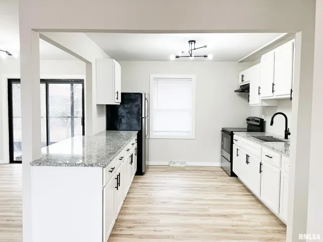 $184,900 | 2230 Winnebago Court, Peoria, IL 61614