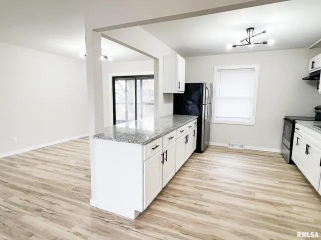 $184,900 | 2230 Winnebago Court, Peoria, IL 61614