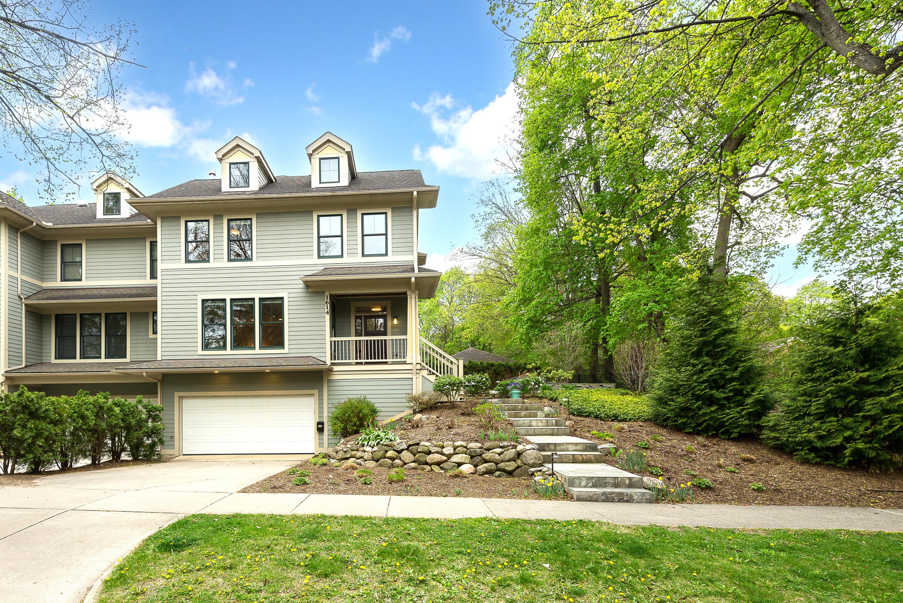 1614 Cambridge Road Ann Arbor, MI 48104 - Photo 2 of 64 2 FE