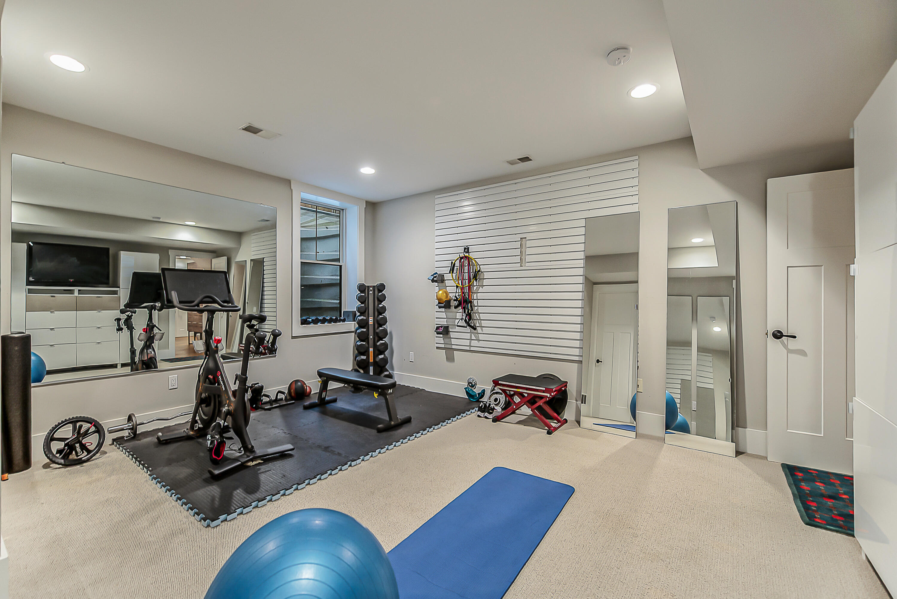 1614 Cambridge Road Ann Arbor, MI 48104 - Photo 50 of 64 40 gym4thbed