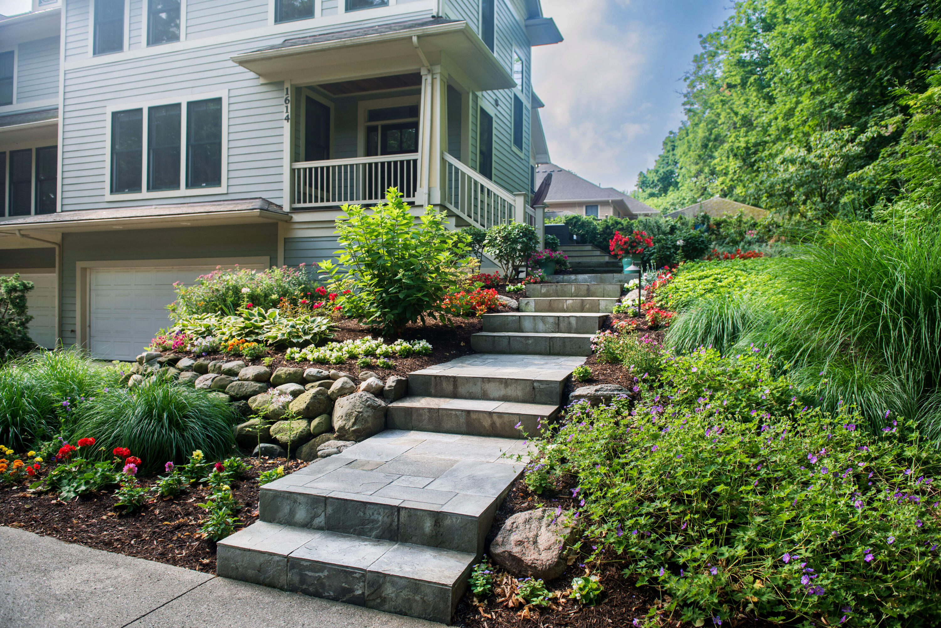 1614 Cambridge Road Ann Arbor, MI 48104 - Photo 5 of 64 3.2 walkway