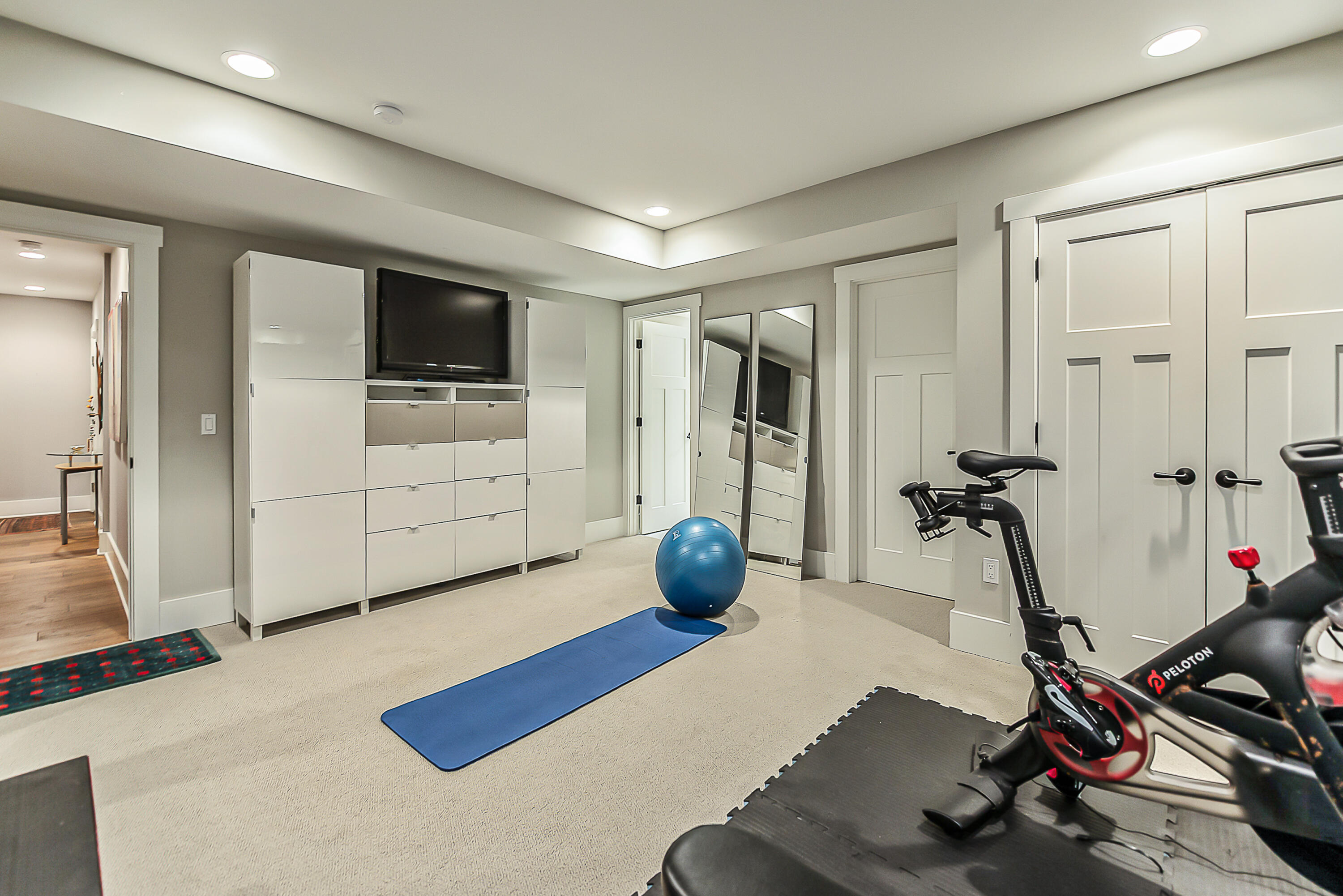 1614 Cambridge Road Ann Arbor, MI 48104 - Photo 51 of 64 41 gym4thbed
