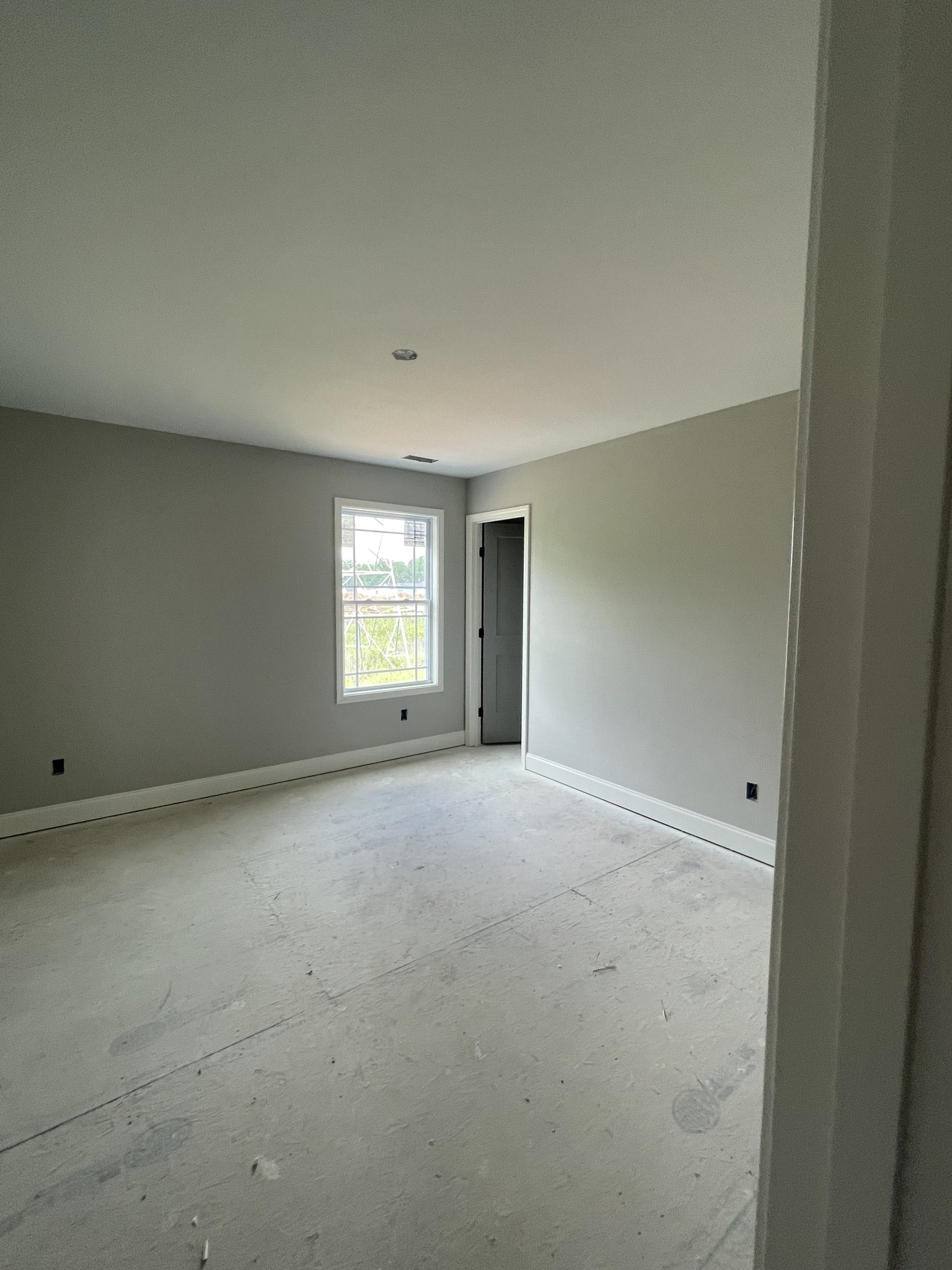 39 The Quarry Clarksville, TN 37043 - Photo 11 of 12 an empty room with windows and closet