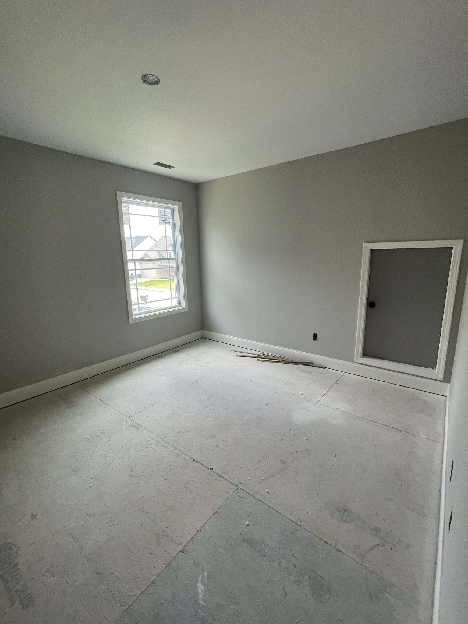 39 The Quarry Clarksville, TN 37043 - Photo 10 of 12 a view of an empty room with a window