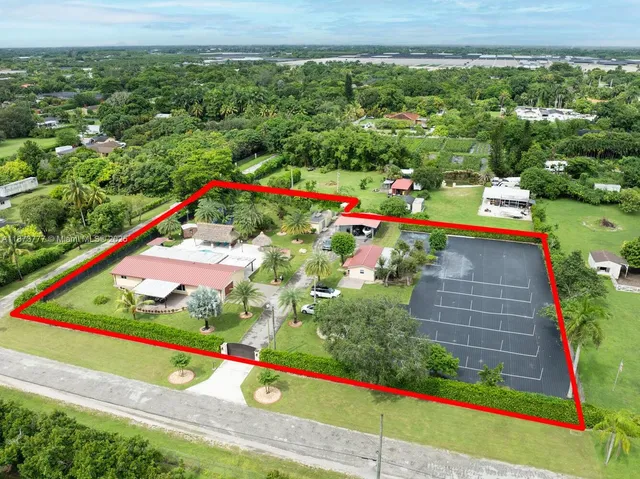 a view of outdoor space