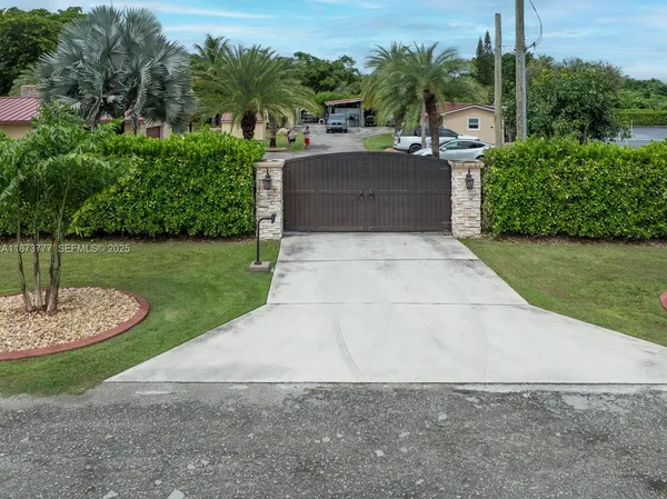 $1,350,000 | 20100 Southwest 182nd Avenue, Miami, FL 33187