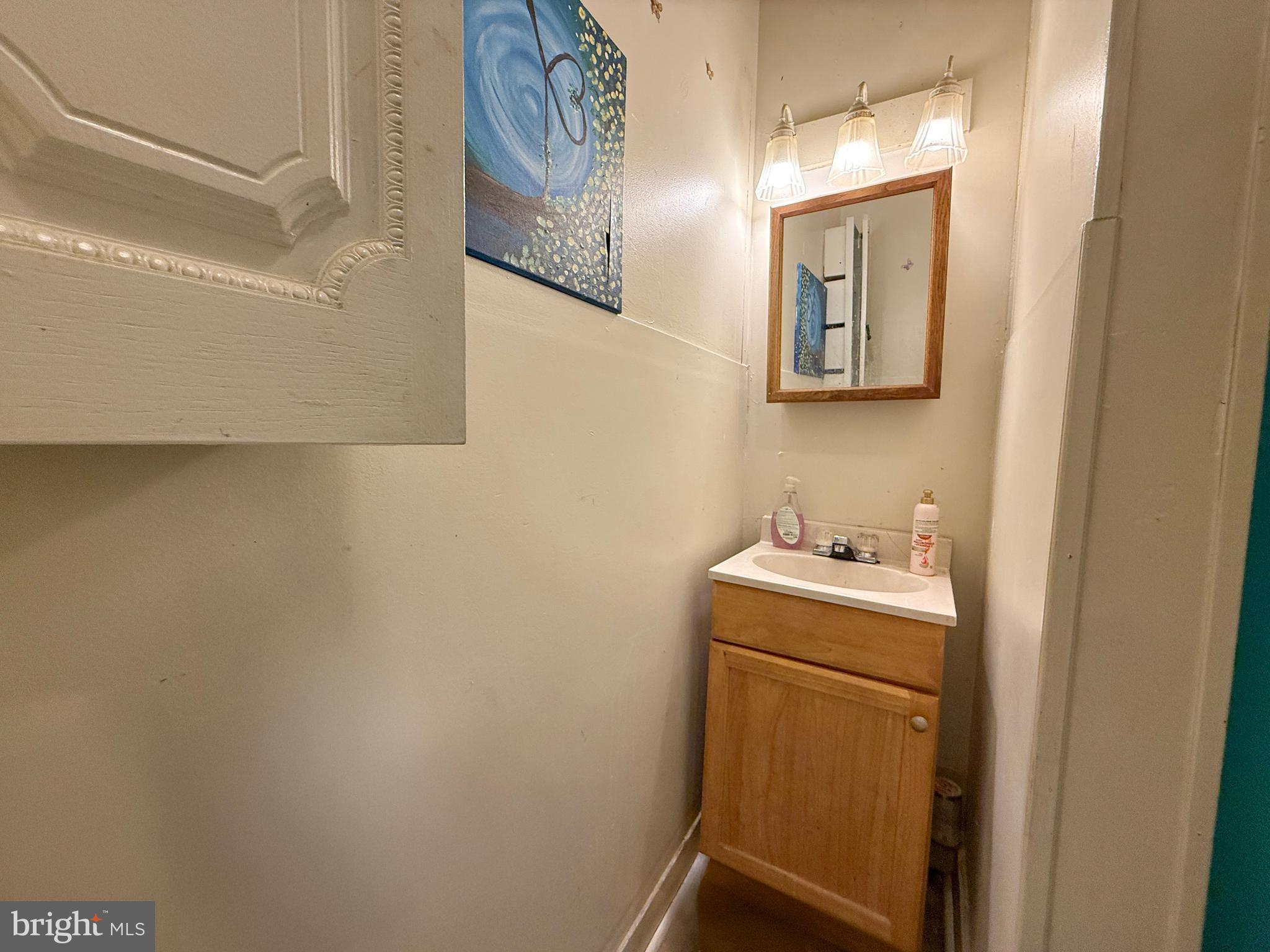 114 North 10th Street Reading, PA 19601 - Photo 12 of 43 a utility room with dryer and washer