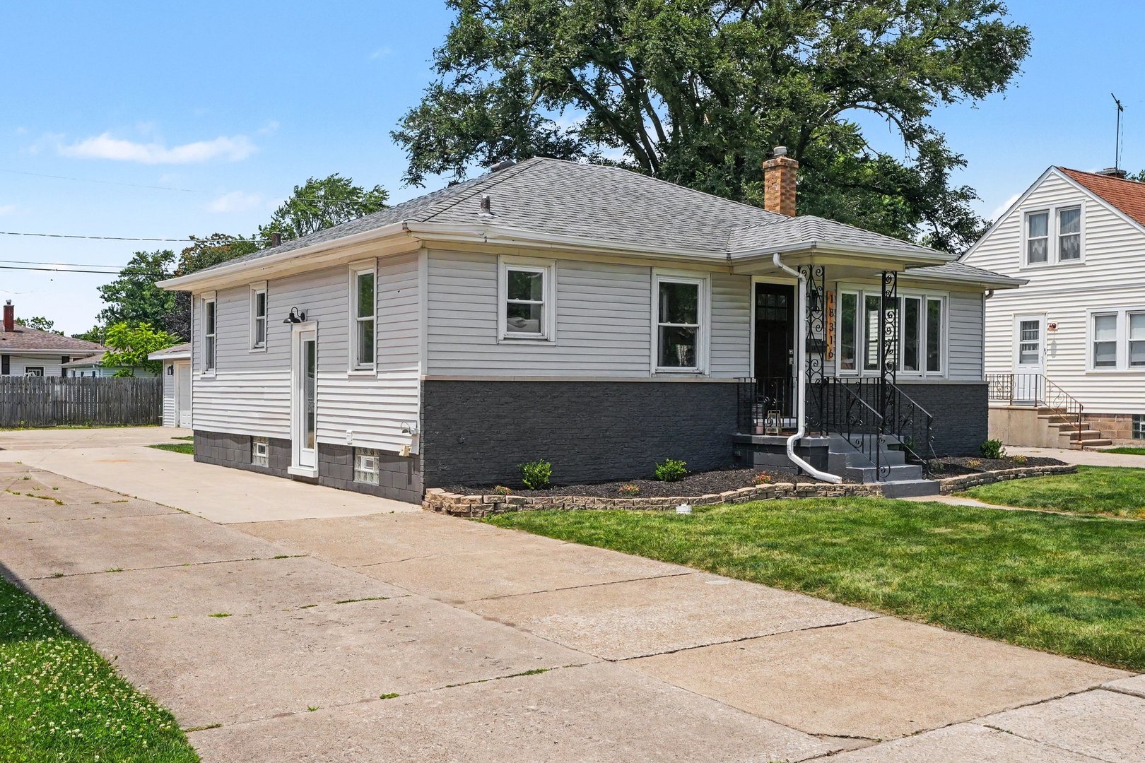 18316 Sherman Street Lansing, IL 60438 - Photo 2 of 26