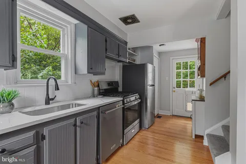 $1,095,000 | 625 South Quincy Street, Arlington, VA 22204