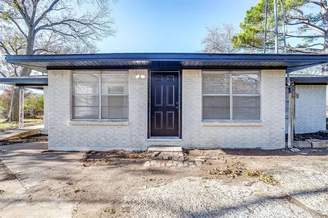 $239,000 | 1501 East Henderson Street, Cleburne, TX 76031