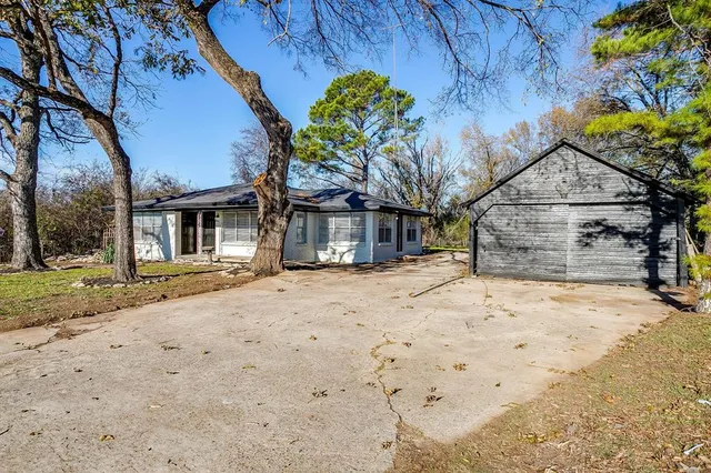 $239,000 | 1501 East Henderson Street, Cleburne, TX 76031