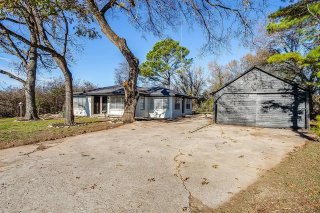 $239,000 | 1501 East Henderson Street, Cleburne, TX 76031