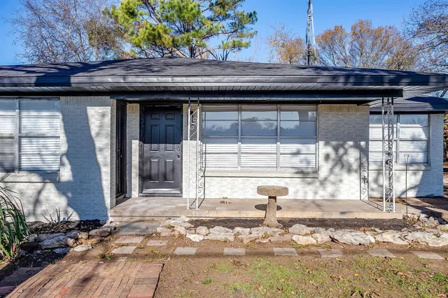 $239,000 | 1501 East Henderson Street, Cleburne, TX 76031