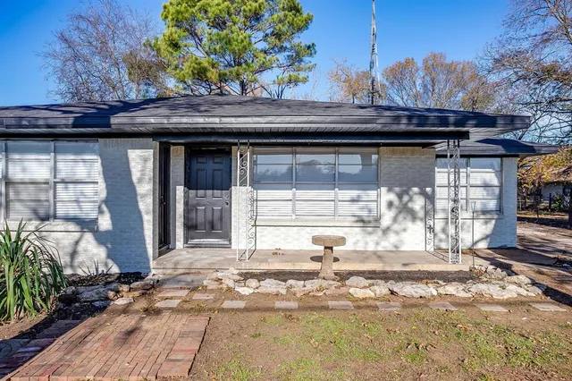 $239,000 | 1501 East Henderson Street, Cleburne, TX 76031