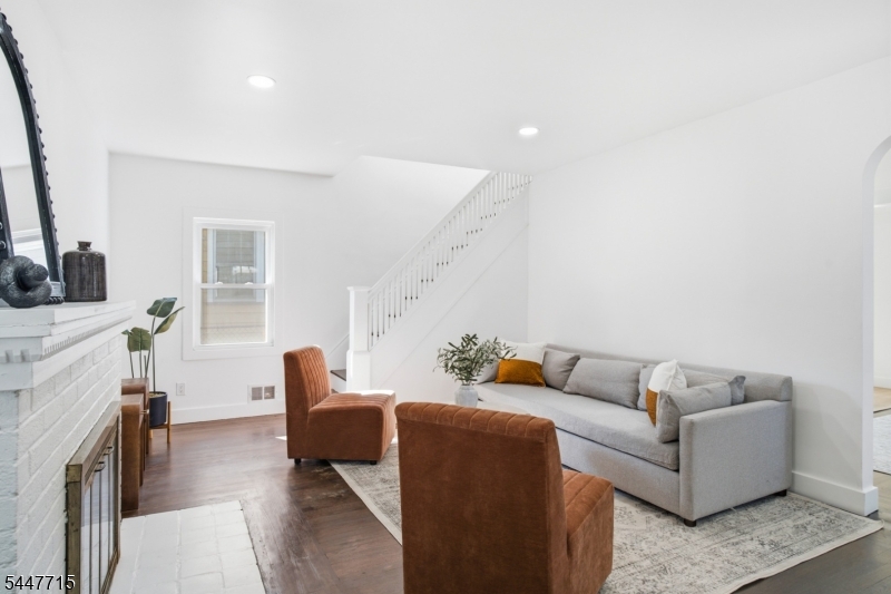 857 Livingston Road Elizabeth, NJ 07208 - Photo 4 of 35