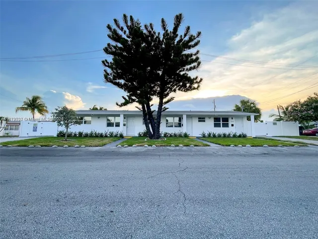 a front view of house with yard