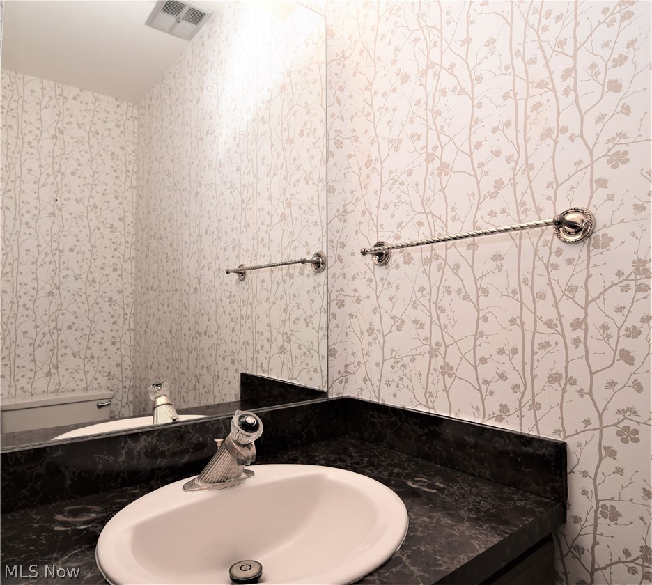 989 Hampton Ridge Drive Akron, OH 44313 - Photo 15 of 31 1st Flr Half Bath