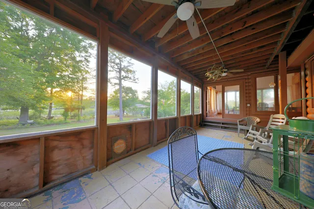 a view of a livingroom with furniture and a ceiling fan
