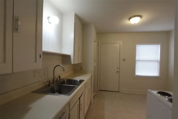 $1,600 | 3224 Sandage Avenue, Fort Worth, TX 76109