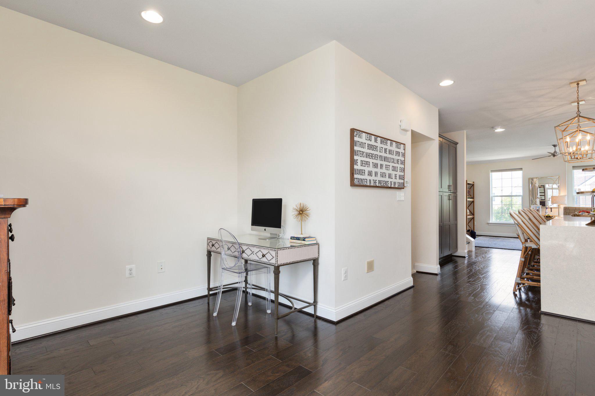 46073 Hall Road Sterling, VA 20166 - Photo 14 of 31 Butler's pantry