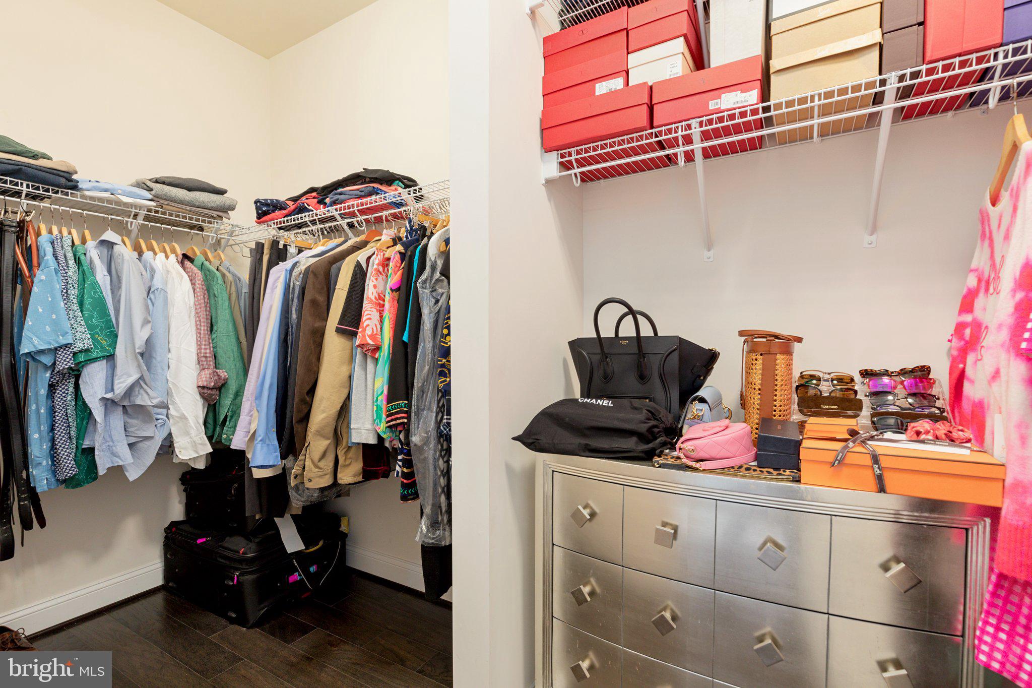 46073 Hall Road Sterling, VA 20166 - Photo 23 of 31 Owner's walk in closet