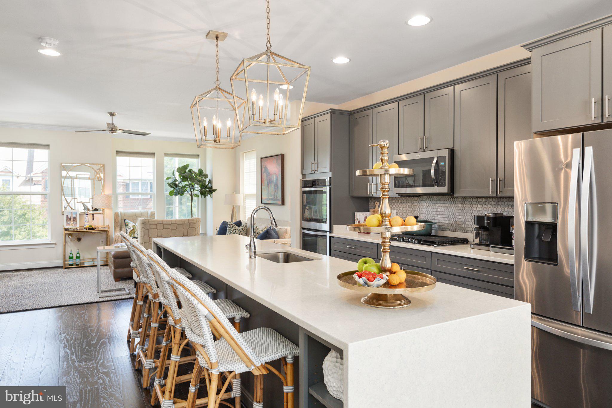 46073 Hall Road Sterling, VA 20166 - Photo 6 of 31 Welcome H O M E !