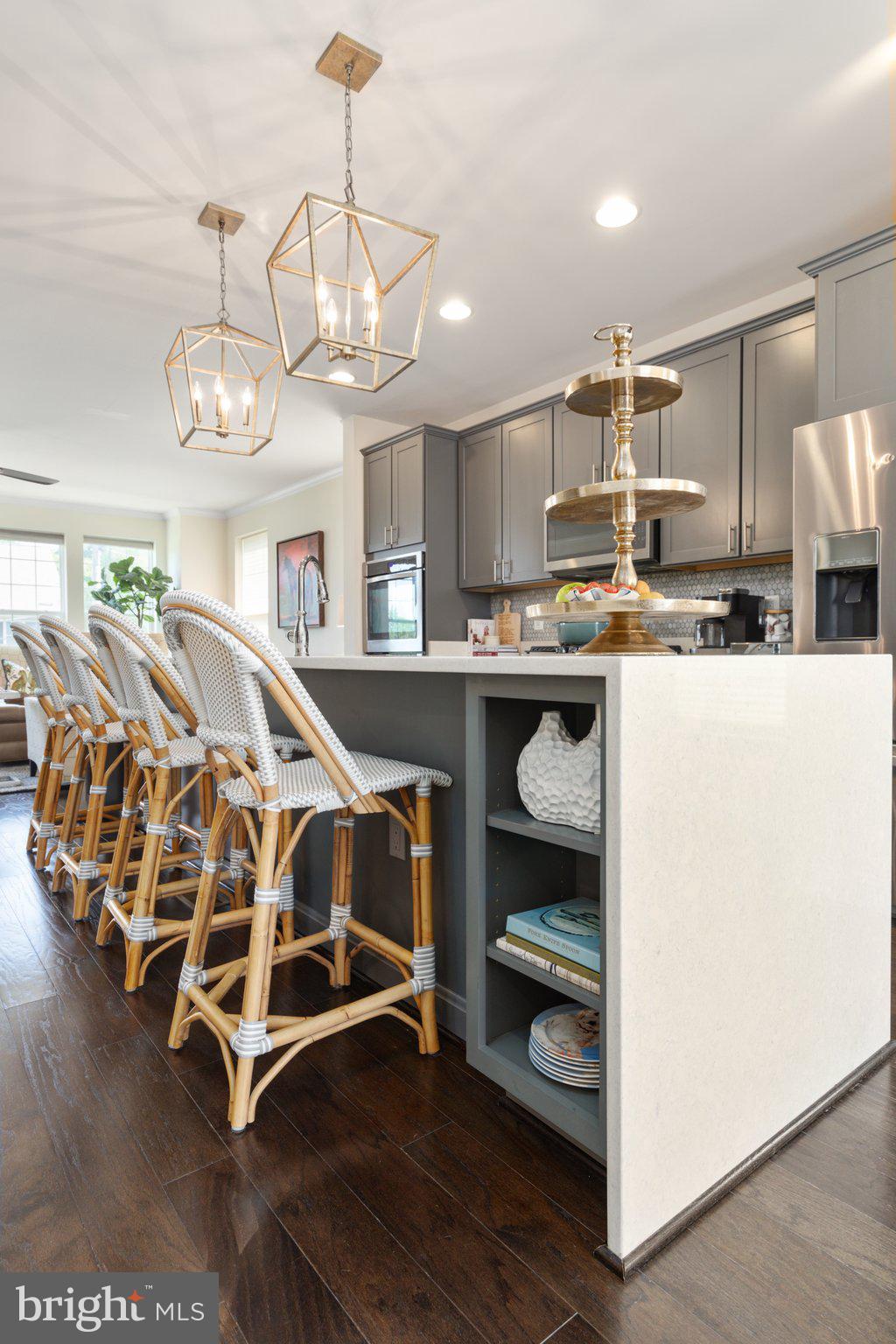 46073 Hall Road Sterling, VA 20166 - Photo 9 of 31 Elegant pendant lights, built ins