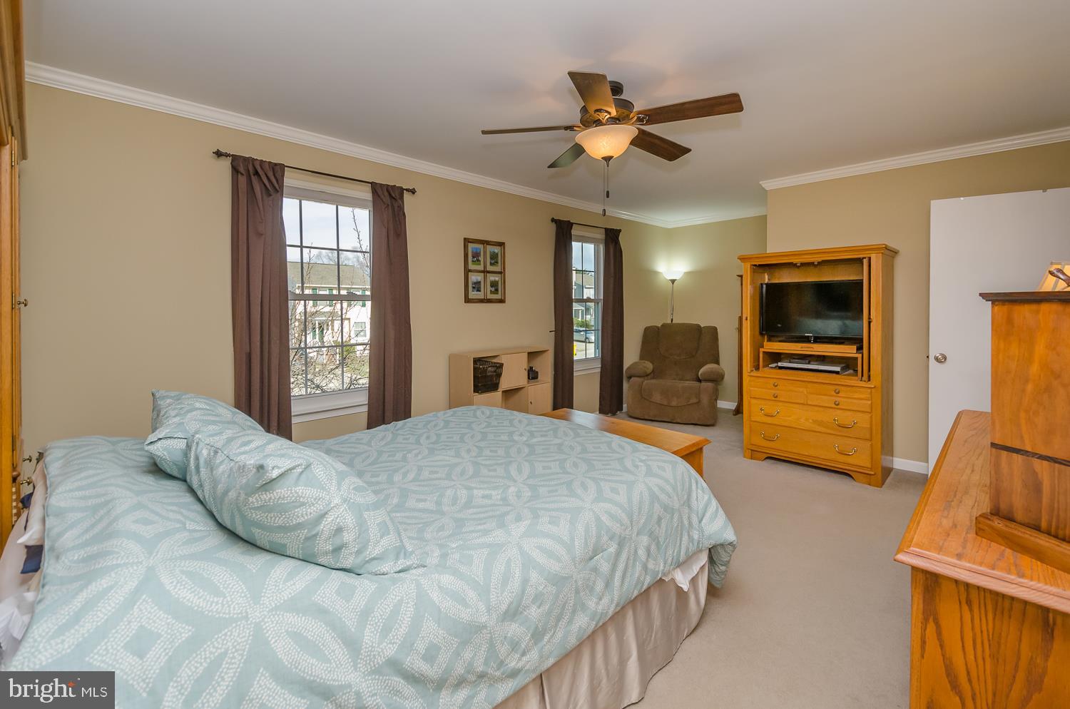 7797 Notley Road Pasadena, MD 21122 - Photo 16 of 30 The master room has a cozy reading corner!