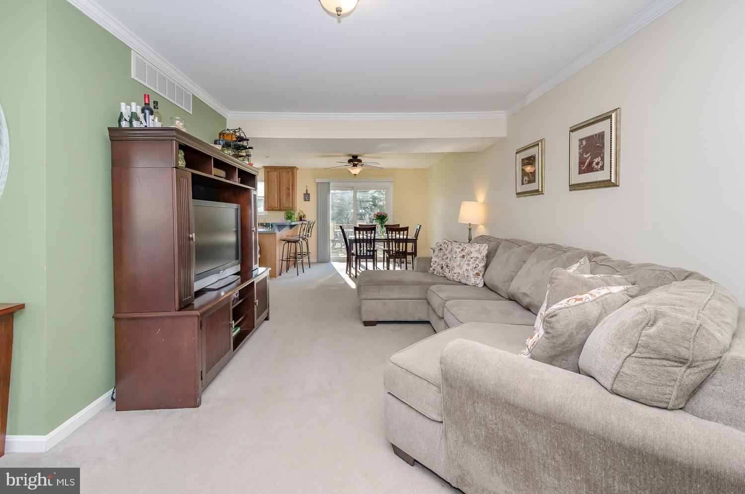 7797 Notley Road Pasadena, MD 21122 - Photo 6 of 30 Nice open flow!