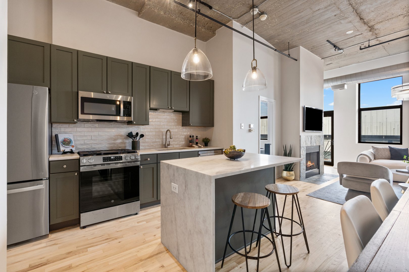 758 North Larrabee Street, Unit 603 Chicago, IL 60654 - Photo 4 of 20